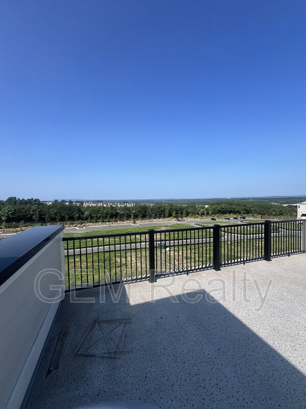 Building Photo - 42710 Darala Dr