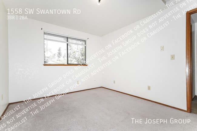 Building Photo - 1558 SW Swantown Rd