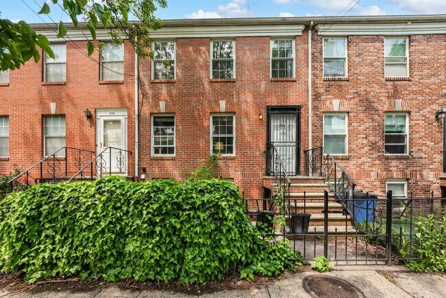 Building Photo - 354 1st St