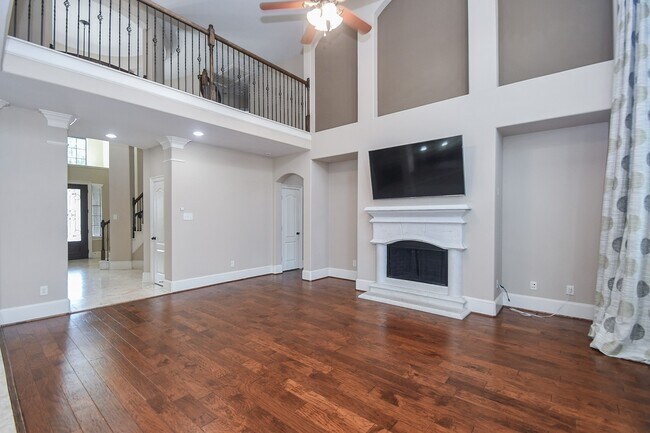 Building Photo - 6034 Gracys Landing Ln