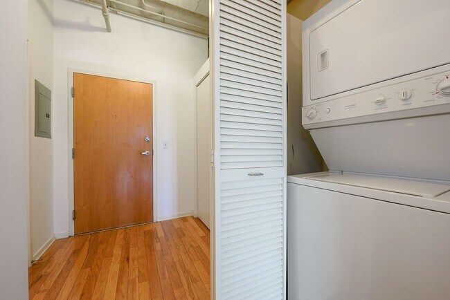 Building Photo - 1524 S Sangamon St