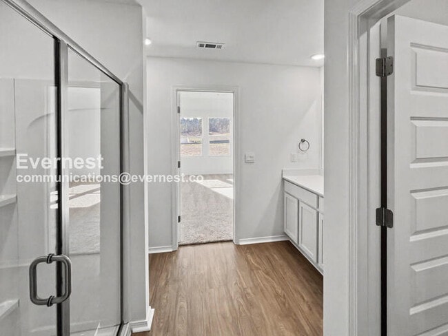 Building Photo - 106 E Sunbelt Ct