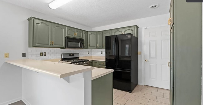 Building Photo - BEAUTIFUL 3 bedroom home available in June!