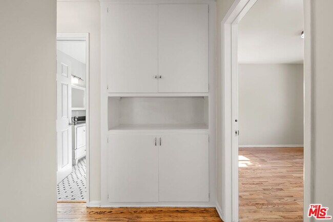 Building Photo - 15328 Vose St