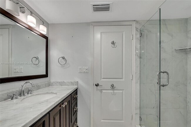 Building Photo - 5415 Collins Ave