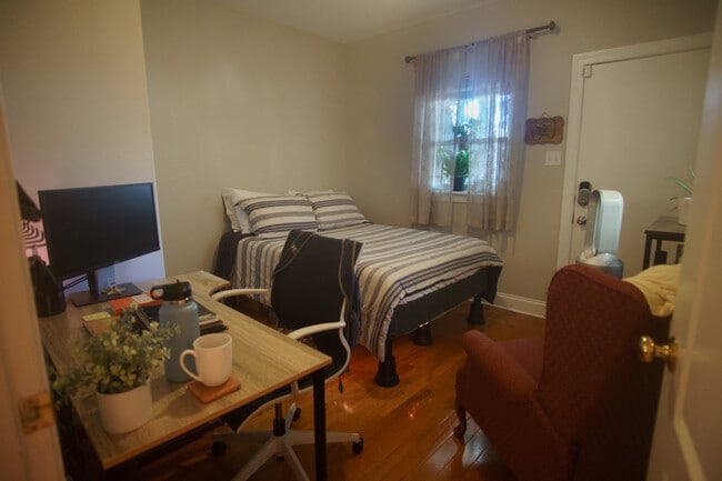 Building Photo - 609 N 34th St