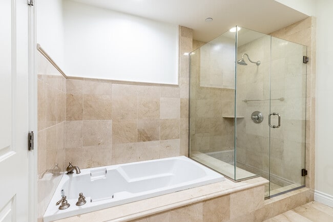 Building Photo - 2347 Fox Hills Dr