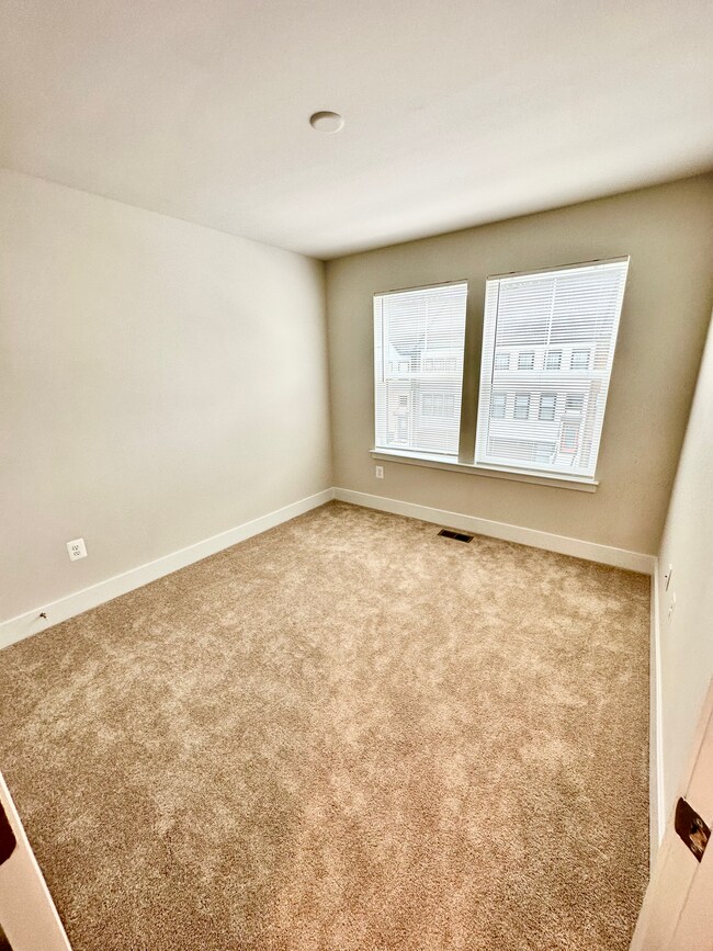 Building Photo - 822 Teacher Mitchell Rd