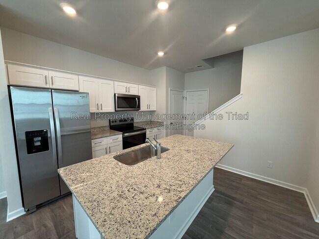 Building Photo - 1106 Broholmer Ln