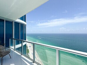 Building Photo - 17001 Collins Ave