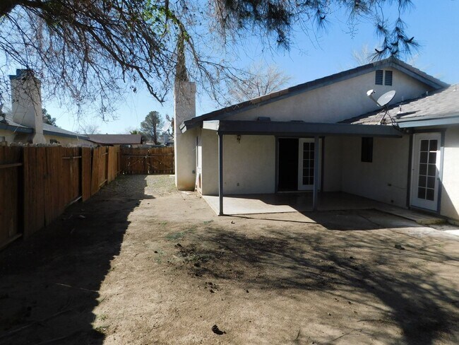 Building Photo - Gorgeous 3 Bed 2 Bath House in a Great Neighborhood
