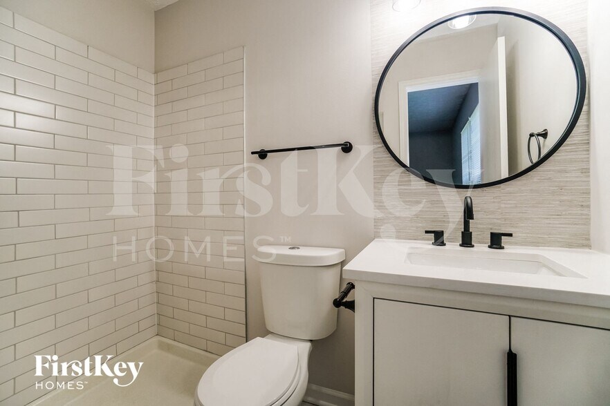 Building Photo - 2333 Hunterstown Dr