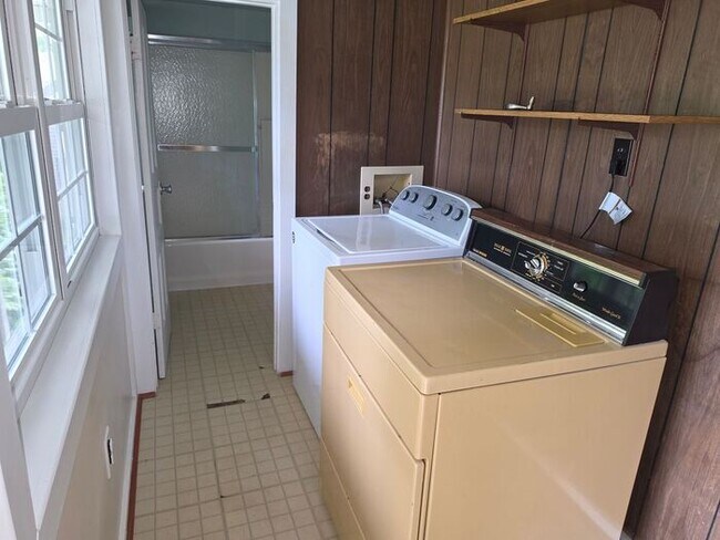 Building Photo - 2 bedroom unit in Berrien Springs