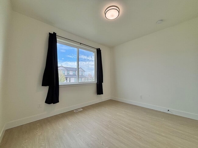 Building Photo - 842 Greenfield Dr