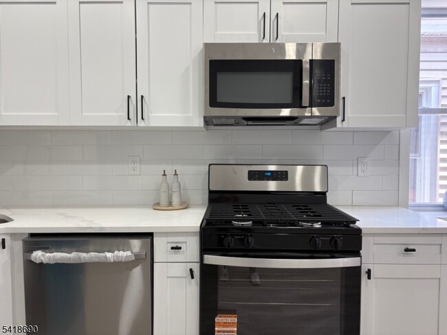 Building Photo - 456 Harrison St