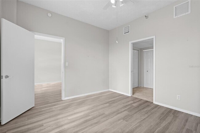 Building Photo - 411 1st Ave N