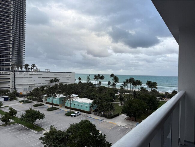 Building Photo - 1880 S Ocean Dr