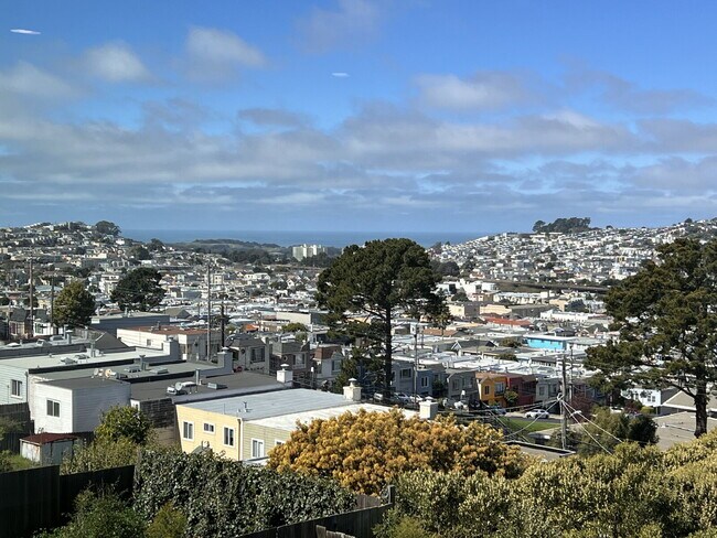 Building Photo - "Charming Urban Retreat: Cozy 1-Bedroom Haven in Daly City!"