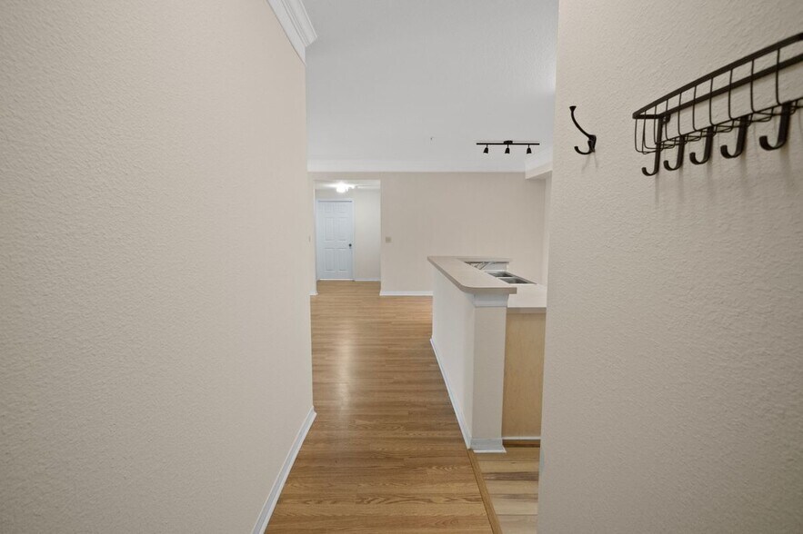 Building Photo - 11510 Villa Grand