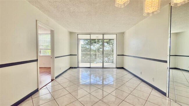 Building Photo - 9340 Lagoon Pl