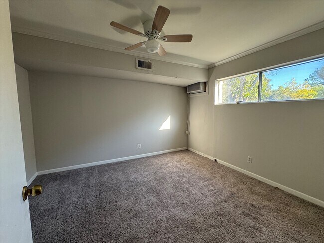 Building Photo - 807 Heights Blvd