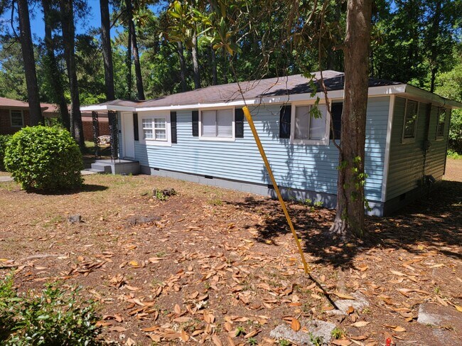 Building Photo - 596 Fredrick St