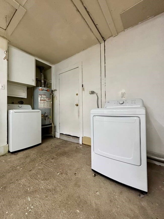 Building Photo - 1619 Viking Dr