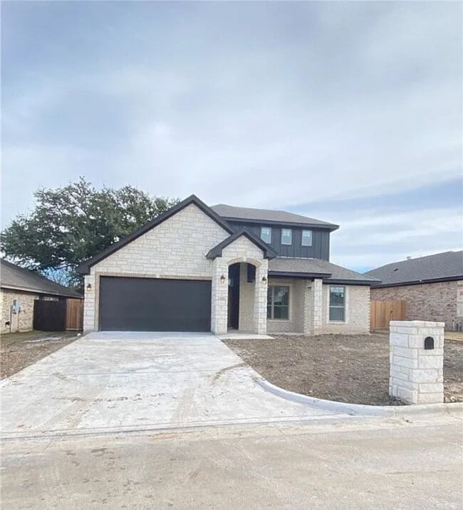 Building Photo - Gorgeous Home - MUST SEE!!