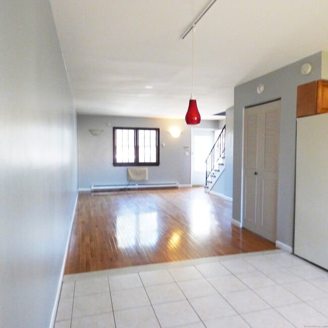 Building Photo - 62 Lindstrom Rd
