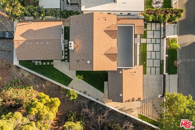 Building Photo - 4824 Saloma Ave