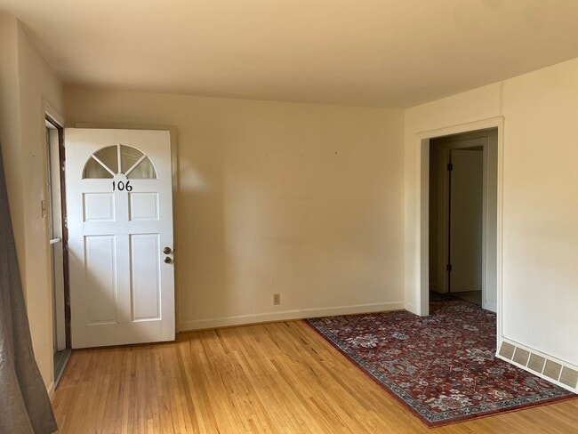 Building Photo - 3 Bed, 1.5 Bath Home