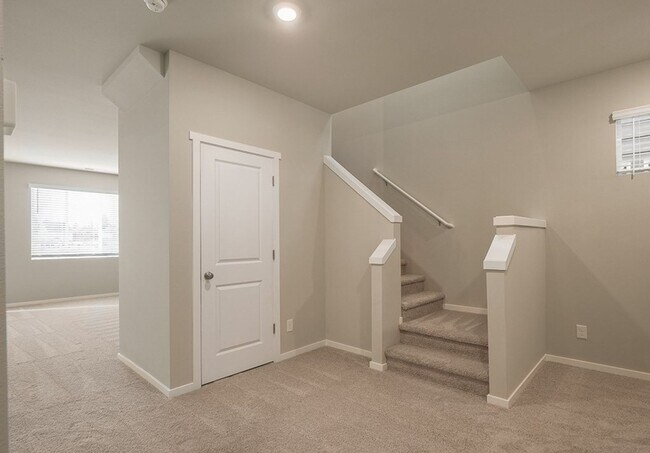 Building Photo - Modern 4-Bedroom Puyallup Home Built in 2022