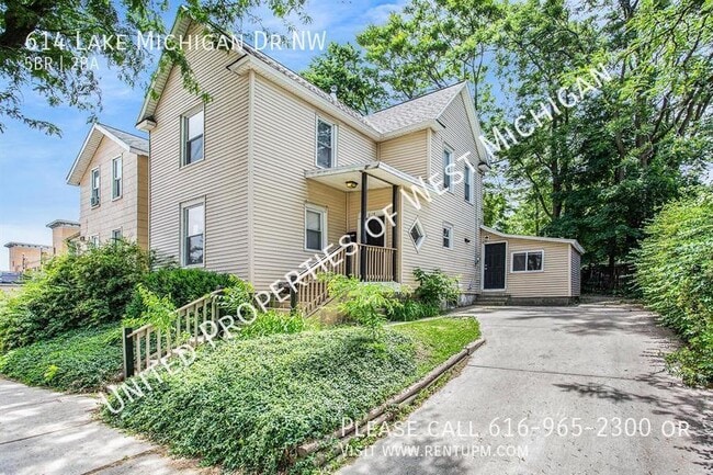 Building Photo - 614 Lake Michigan Dr NW