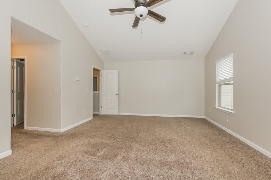 Building Photo - 632 Stevens Pl