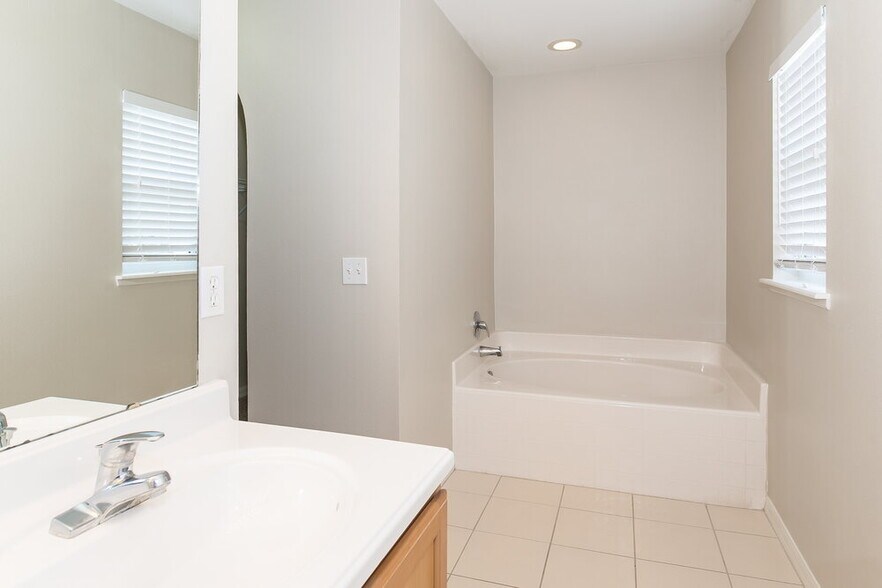 Building Photo - 3487 Hickory Landing Ct