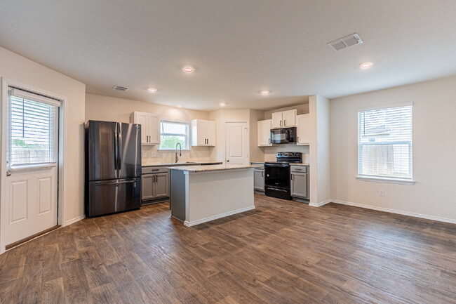 Building Photo - 13111 Winemaker Dr