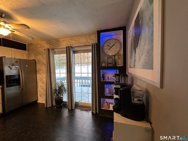 Building Photo - 203 Oakland St