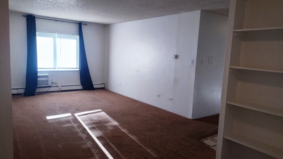 Building Photo - 707 W 96th Ave