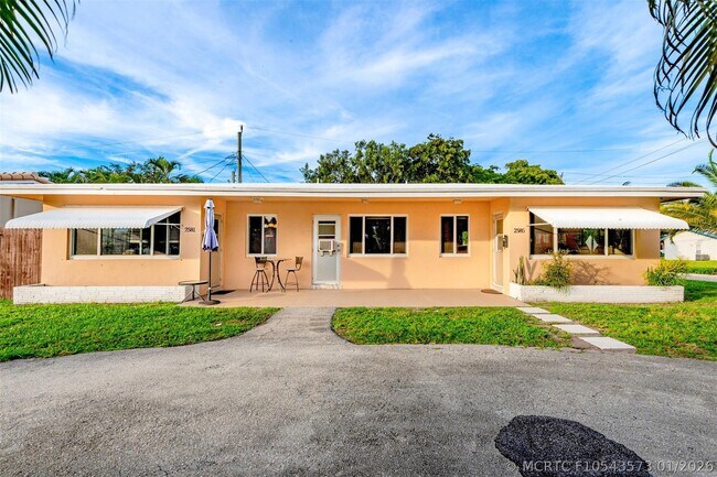 Building Photo - 2581 NE 11th Ct