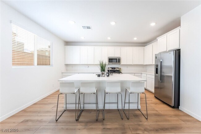 Building Photo - 2960 Gaffer Film St