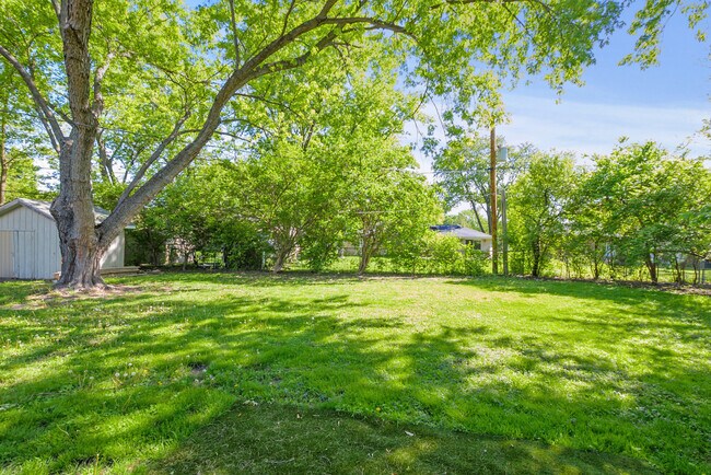 Building Photo - 433 Hackberry Rd