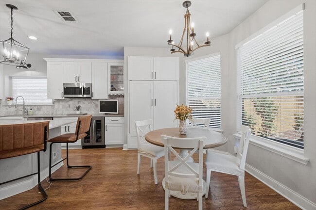 Building Photo - Bright Steubing Ranch Home with Two Primary Suites & Solar Panels