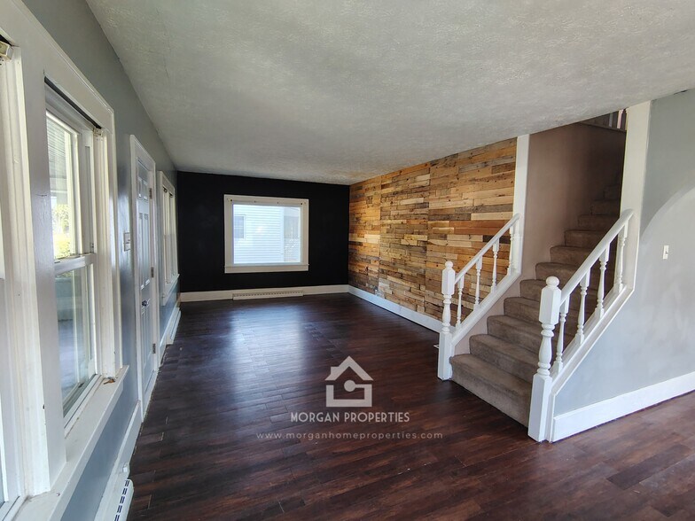 Building Photo - 207 Plum St