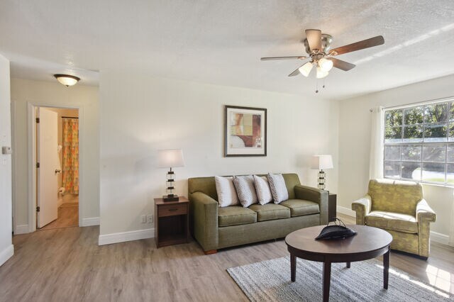 STAGED PHOTO - 813 W Magnolia St