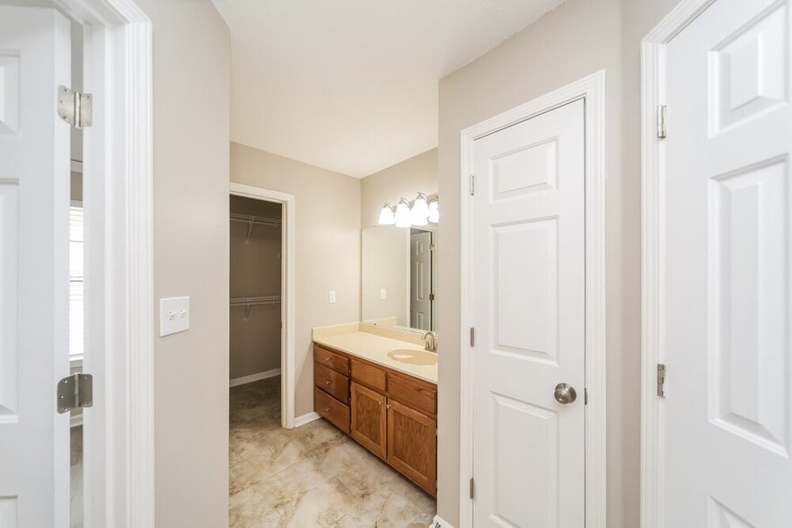 Building Photo - 6759 Valerie Dr
