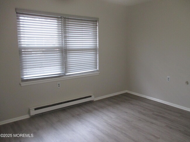 Building Photo - 111B Edinburgh Ln