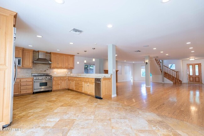 Building Photo - 4539 Mammoth Ave