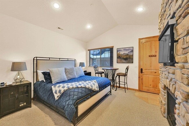 Building Photo - 5176 Fairview Loop