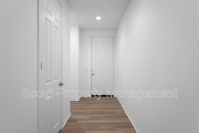 Building Photo - 39598 Lupine Dr