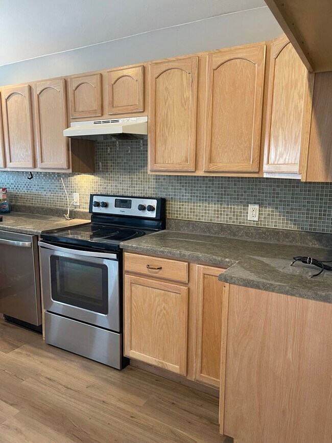 Building Photo - 741 N River Rock Dr